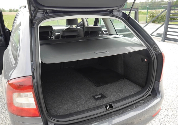 Skoda Octavia cena 24800 przebieg: 281485, rok produkcji 2011 z Ciechanów małe 277